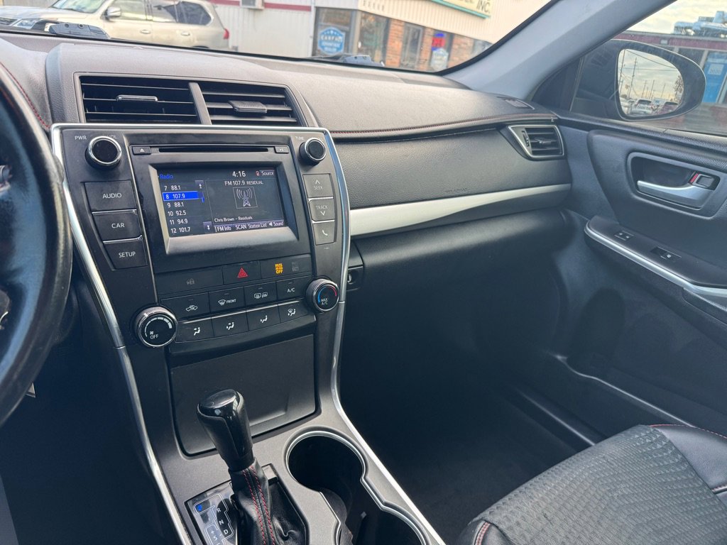 Used 2015 Toyota Camry LE image 28