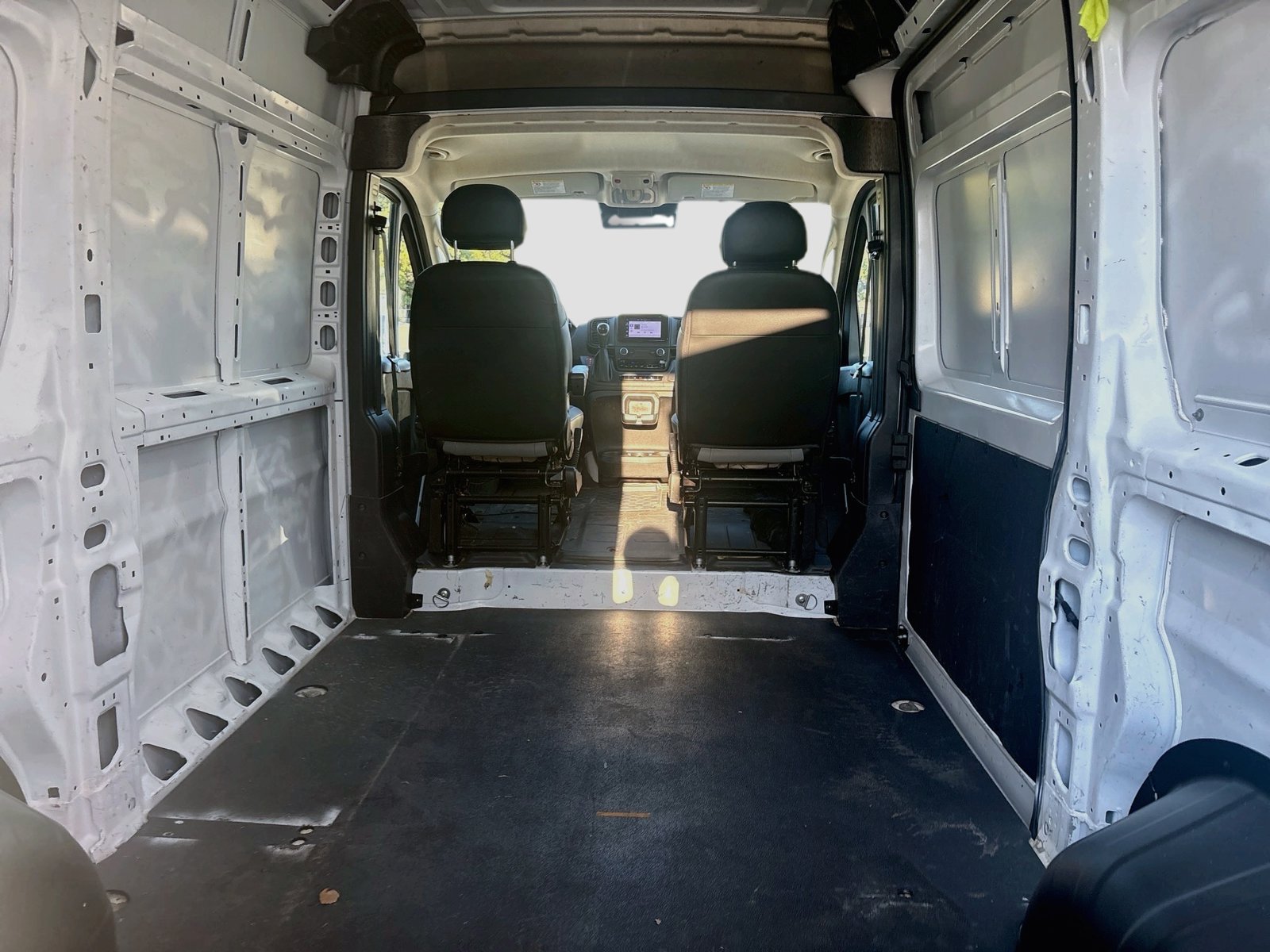 Used 2024 RAM ProMaster 2500 w/ Convenience Group FWD image 19