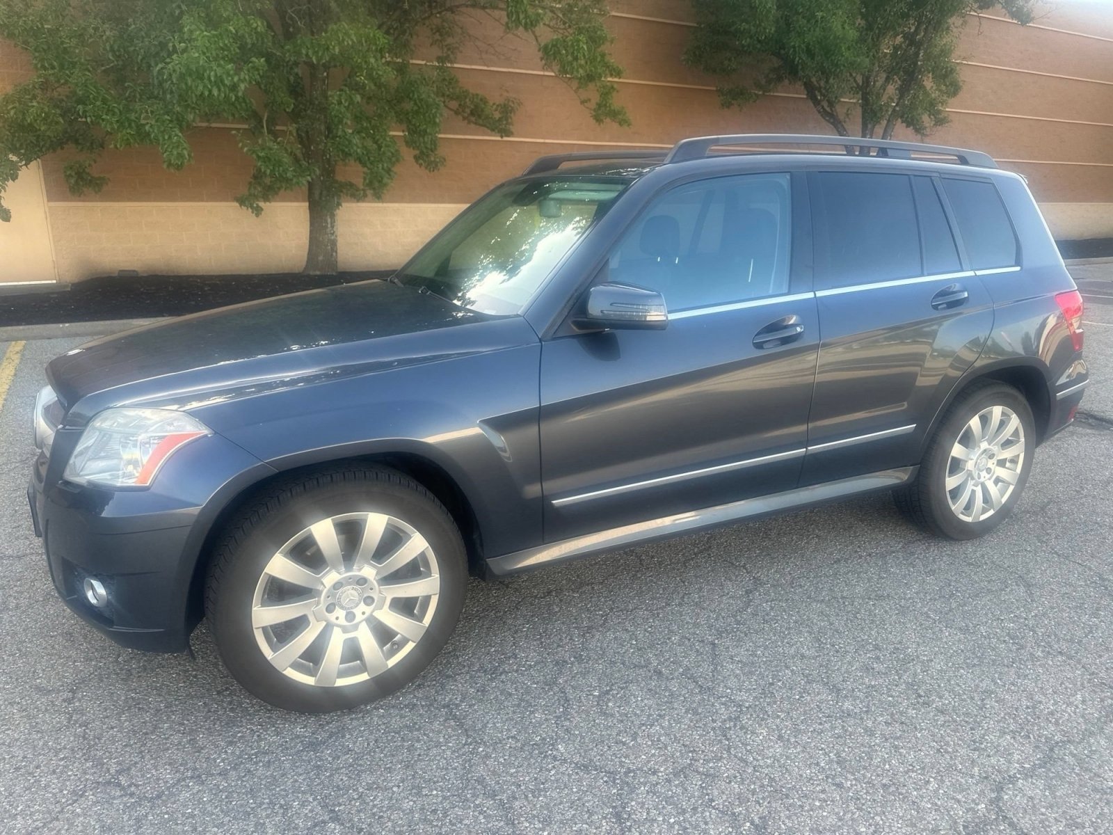 Used 2011 Mercedes-Benz GLK 350 4MATIC image 6