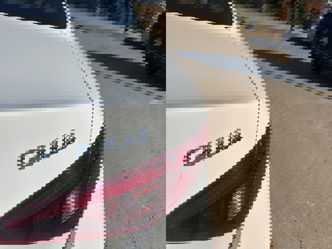 Used 2017 Alfa Romeo Giulia Ti image 8