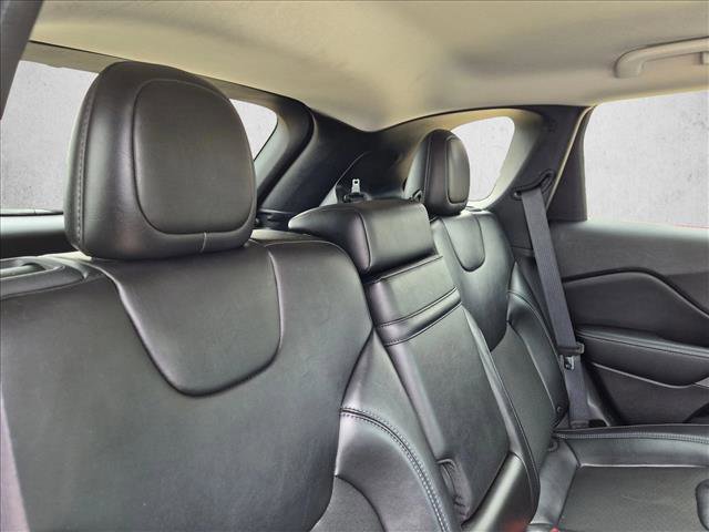 Used 2019 Jeep Cherokee Latitude Plus FWD image 17