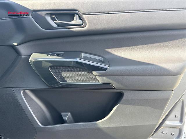 Certified 2025 Nissan Pathfinder SV FWD image 12
