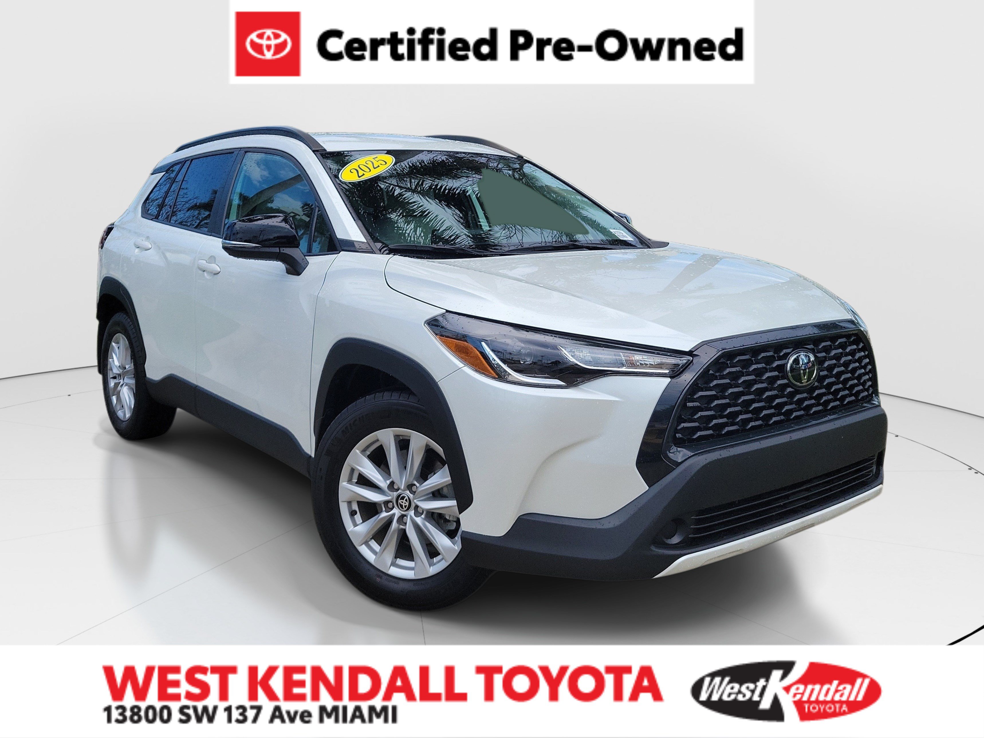 Used 2025 Toyota Corolla Cross LE FWD image 1