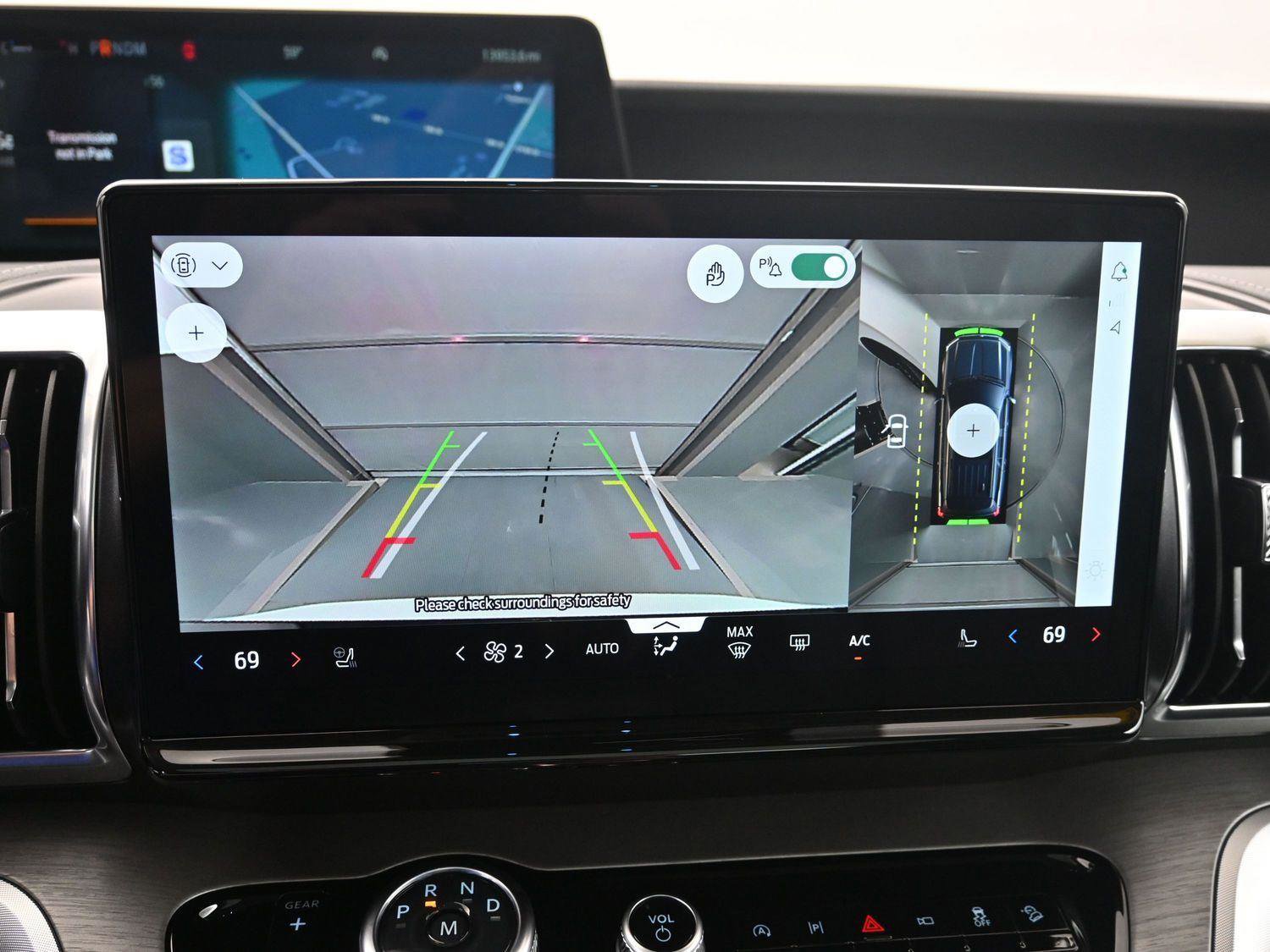 Used 2025 Ford Expedition Platinum image 32