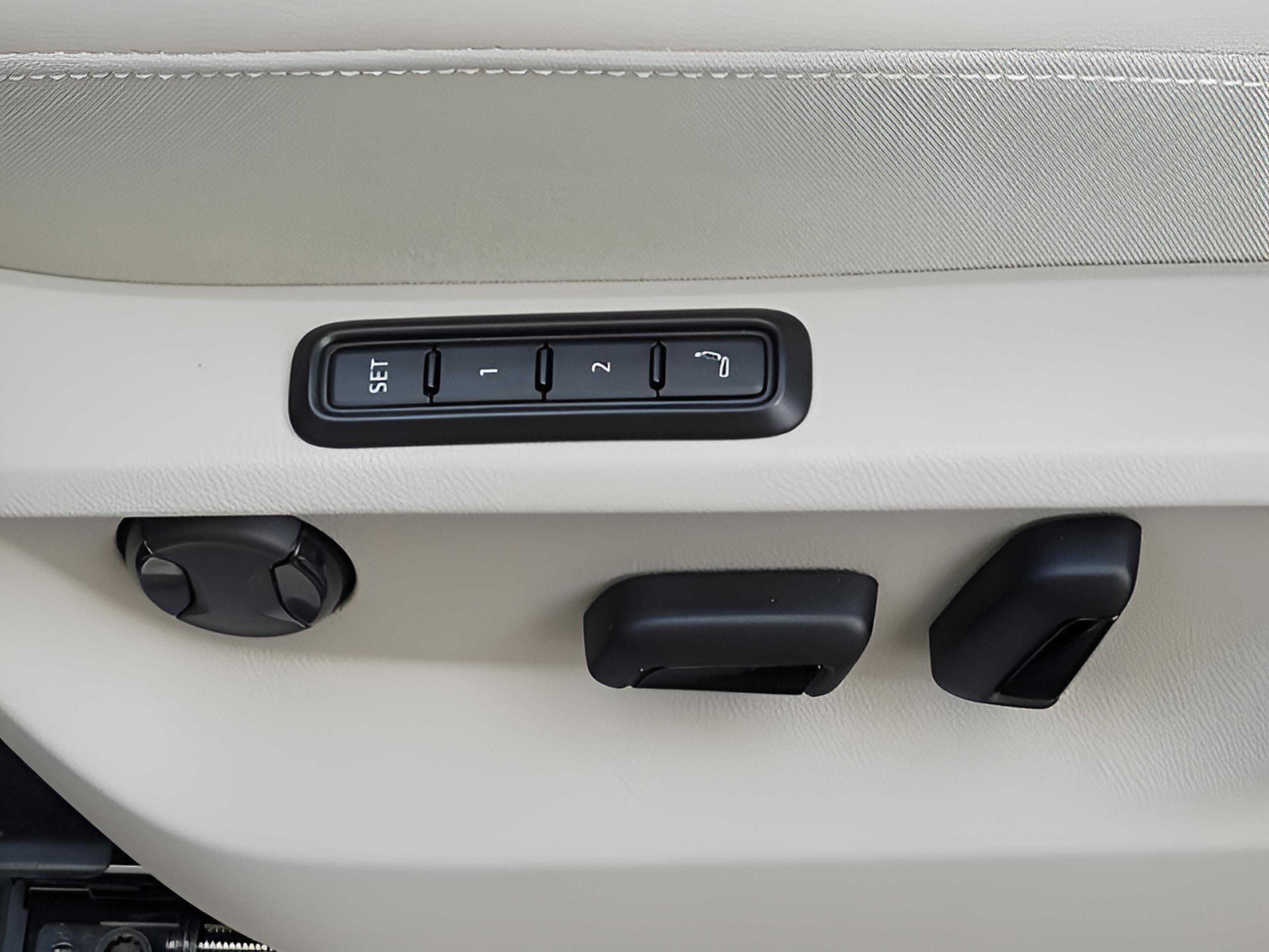 New 2026 Volkswagen Atlas SEL Premium R-Line image 13