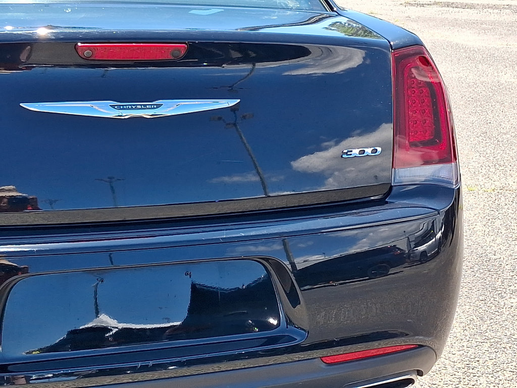 Used 2019 Chrysler 300 Touring w/ Sport Appearance Package RWD image 16
