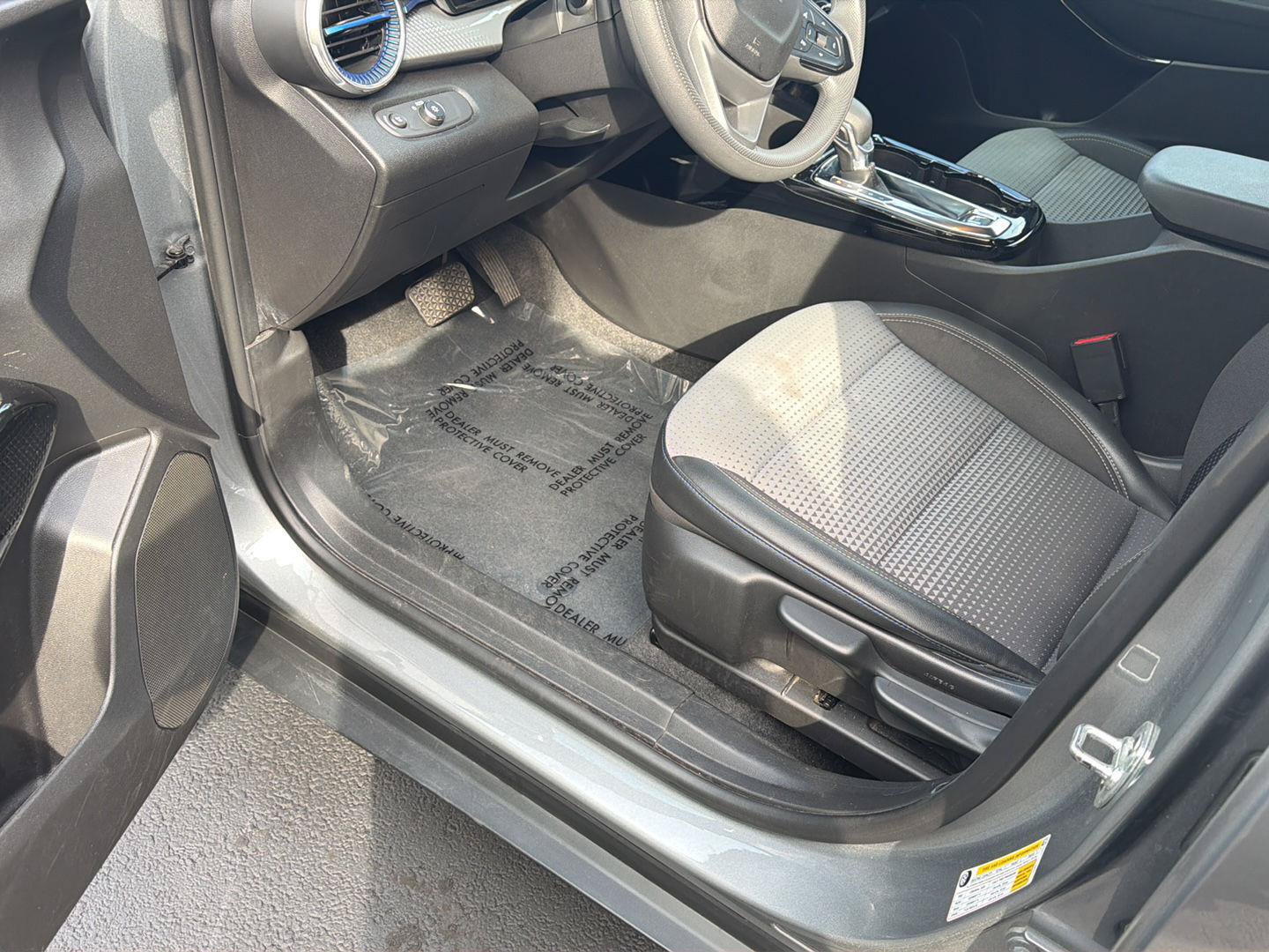 Used 2025 Chevrolet Trax LT FWD image 10