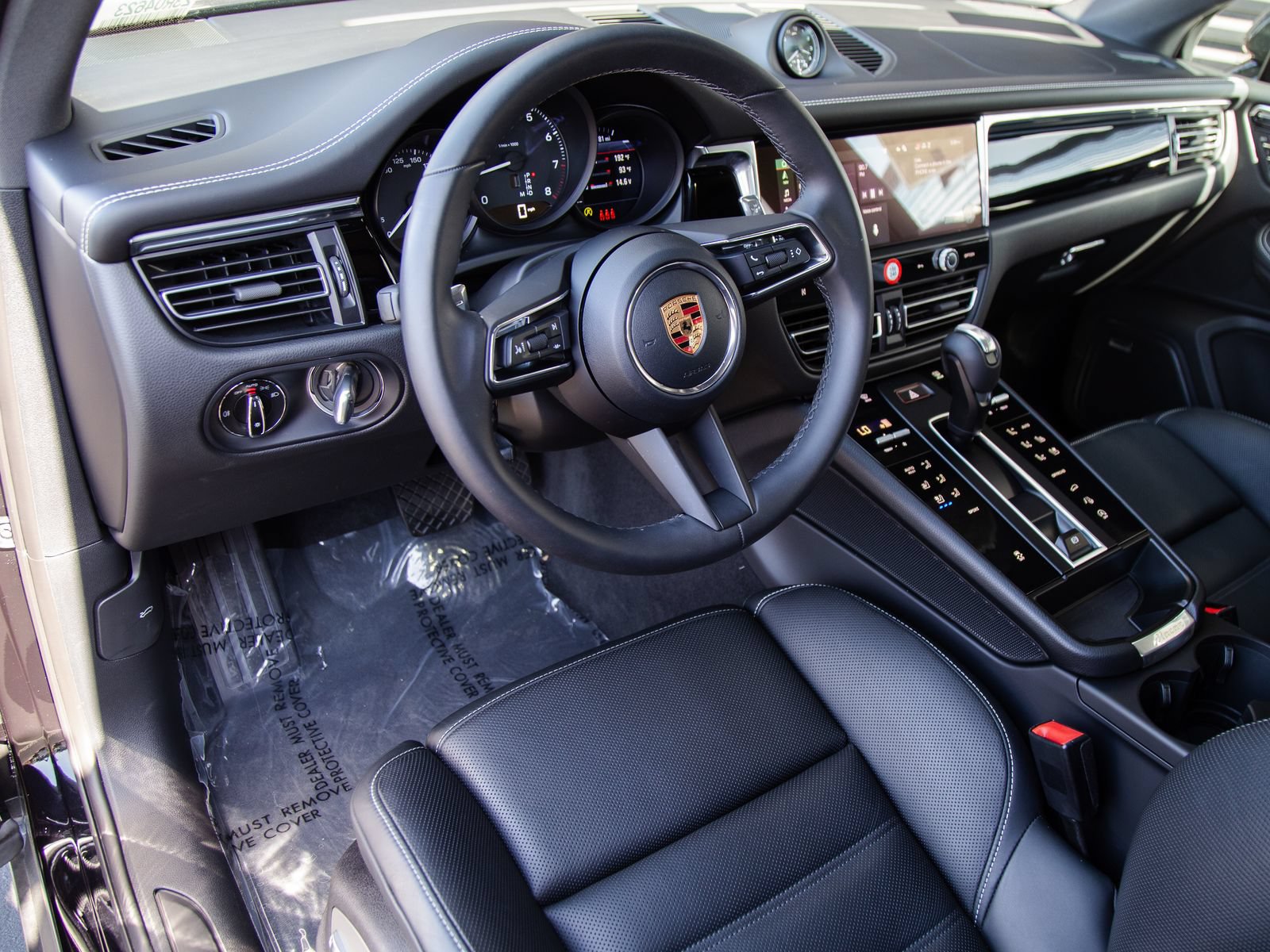 Certified 2026 Porsche Macan AWD/4WD image 4
