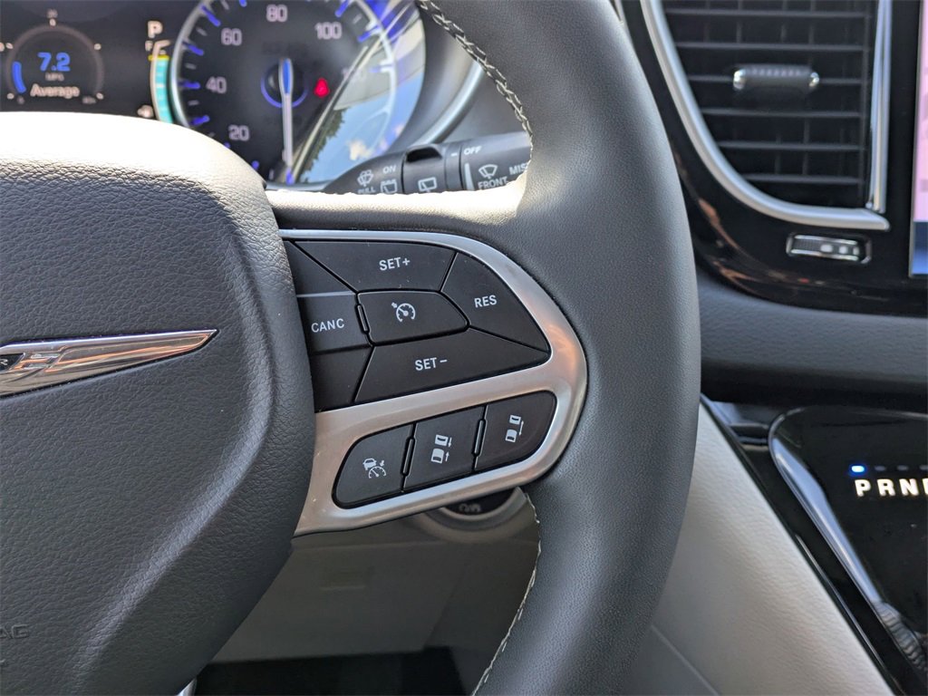 Used 2024 Chrysler Pacifica Touring-L image 22