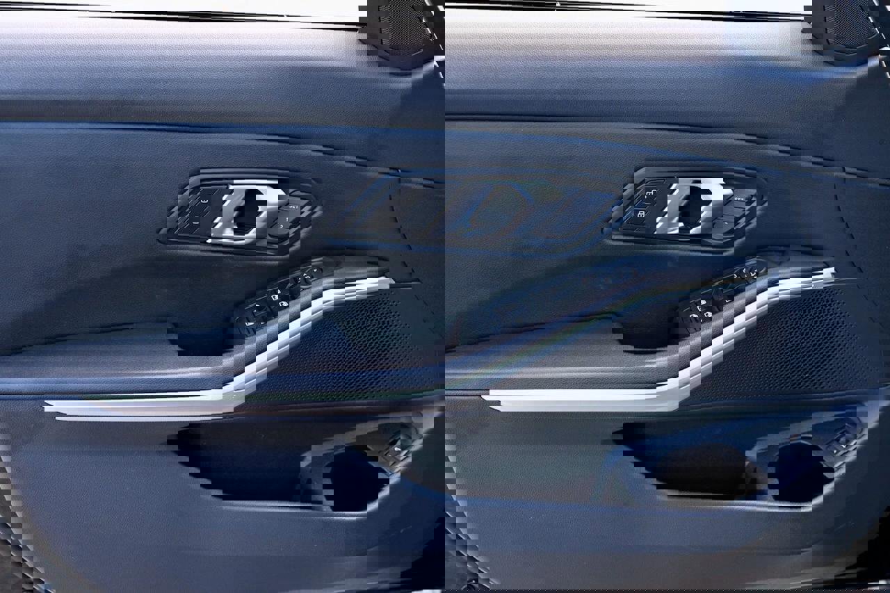 Used 2024 BMW 330i Sedan image 9