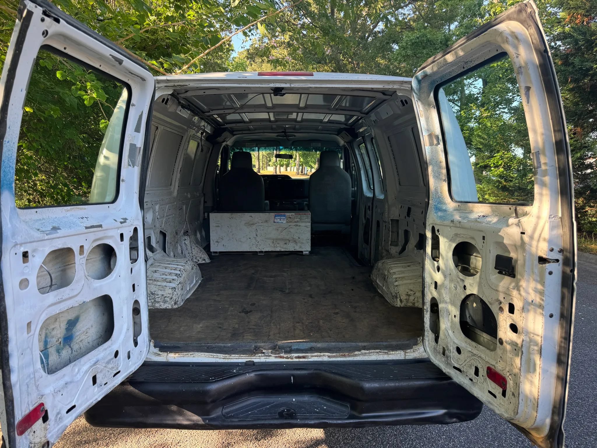 Used 2014 Ford E-350 and Econoline 350 Super Duty RWD image 4
