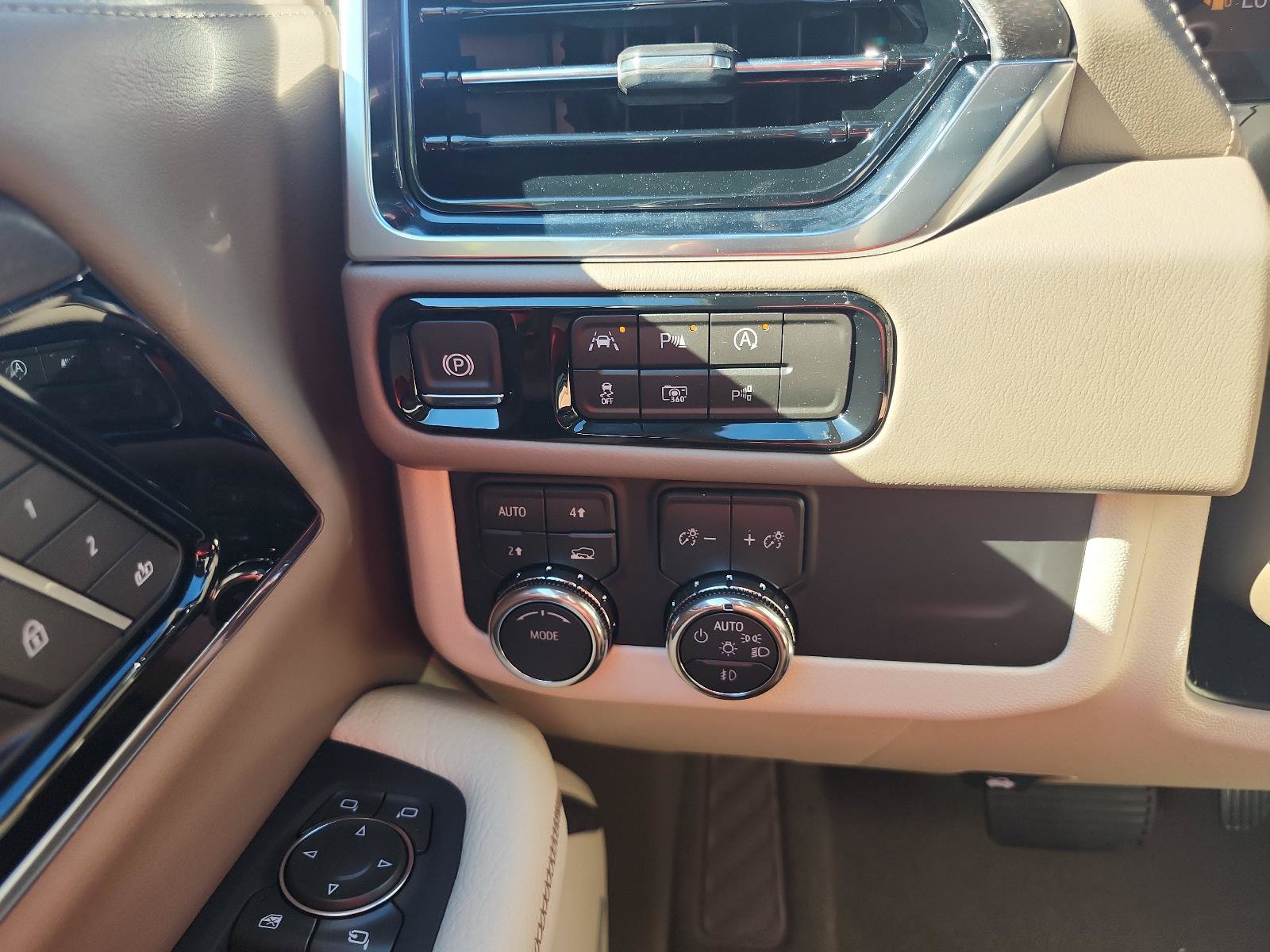 New 2026 GMC Yukon XL Denali w/ Sun & Power Step Package AWD/4WD image 18