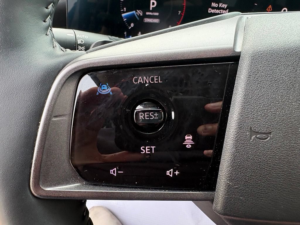 Used 2025 Nissan Murano SV AWD/4WD image 18
