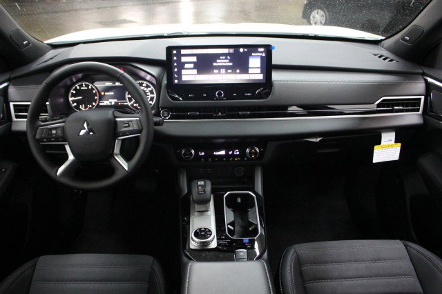 New 2026 Mitsubishi Outlander LE FWD image 20