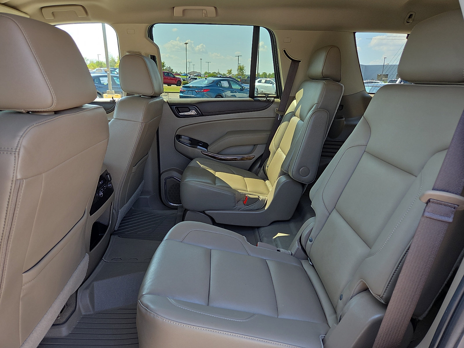 Used 2019 GMC Yukon SLT w/ HD Trailering Package AWD/4WD image 11