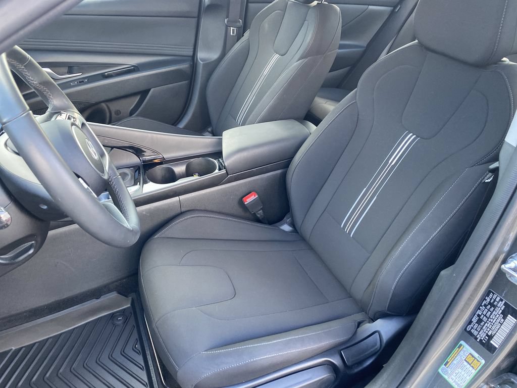 Certified 2025 Hyundai Elantra SEL FWD image 11