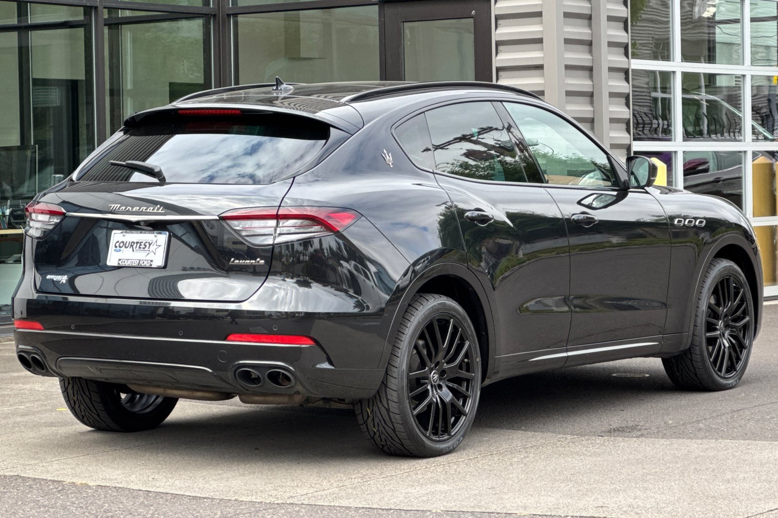 Used 2022 Maserati Levante GT AWD/4WD image 4