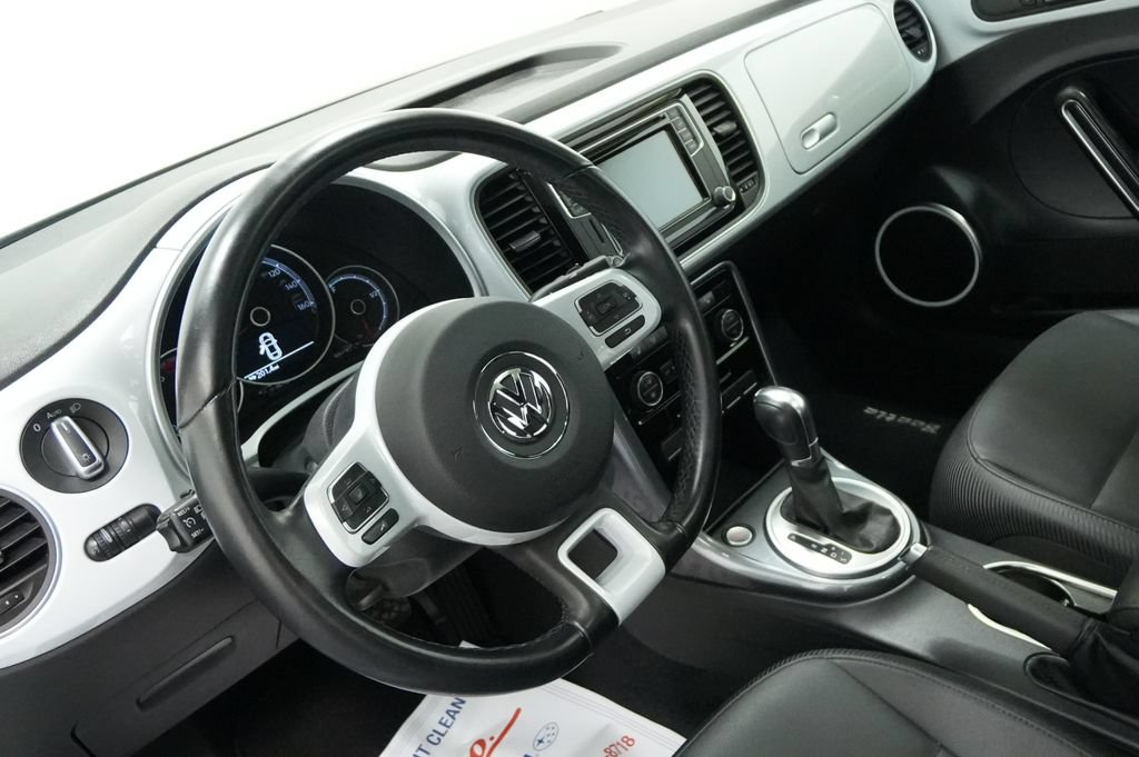 Used 2018 Volkswagen Beetle 2.0T SE FWD image 13