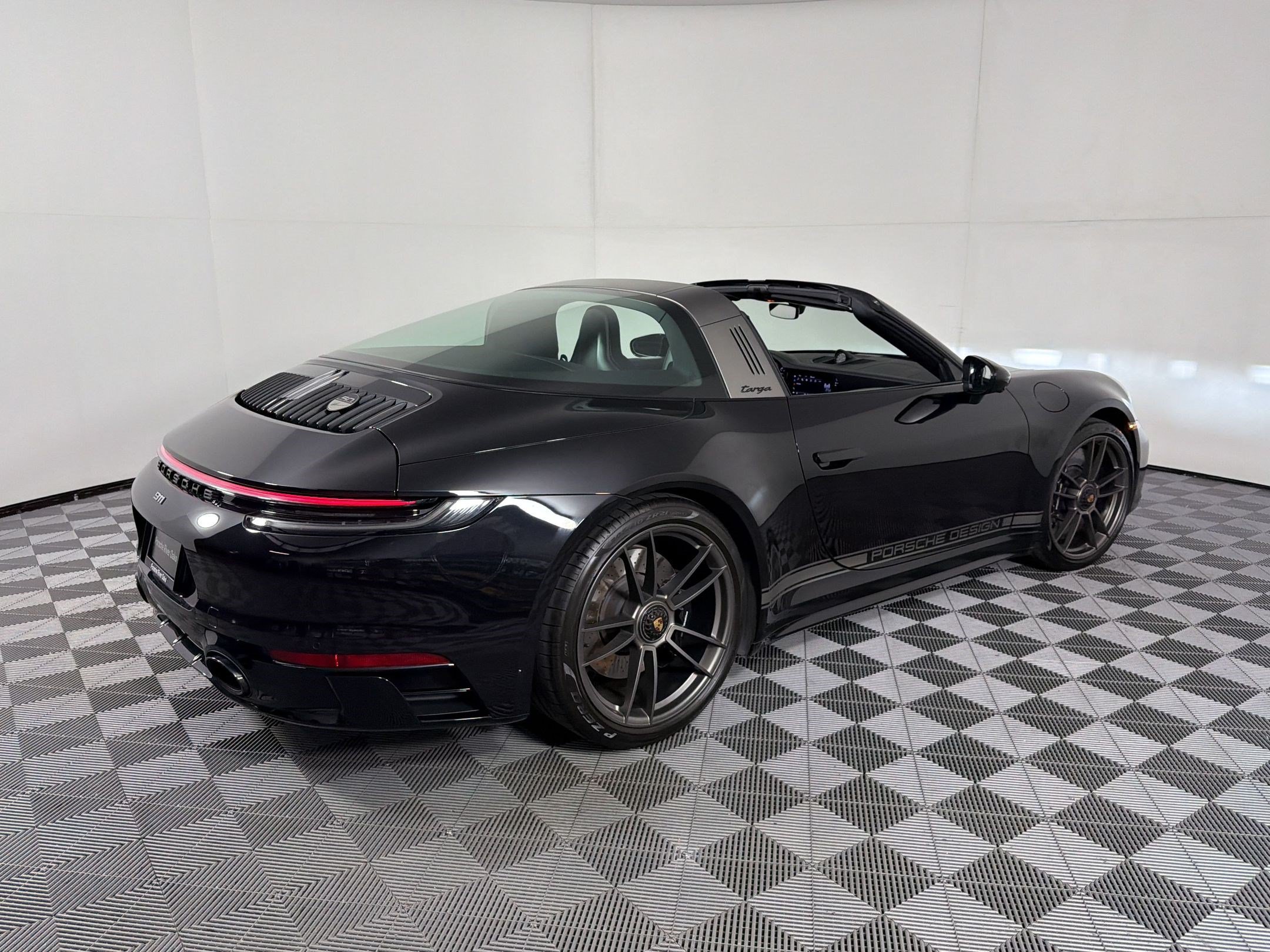Certified 2023 Porsche 911 50th Anniversary Edition AWD/4WD image 9