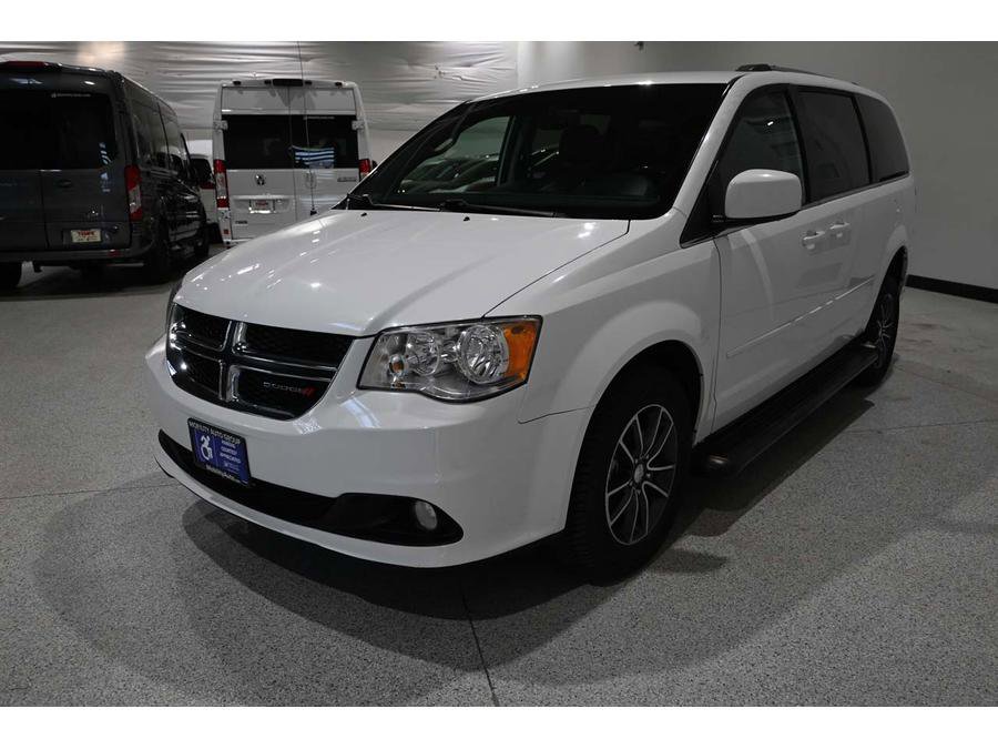 Used 2017 Dodge Grand Caravan SXT FWD image 10