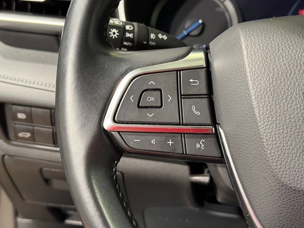 Used 2021 Toyota Highlander XLE AWD/4WD image 27
