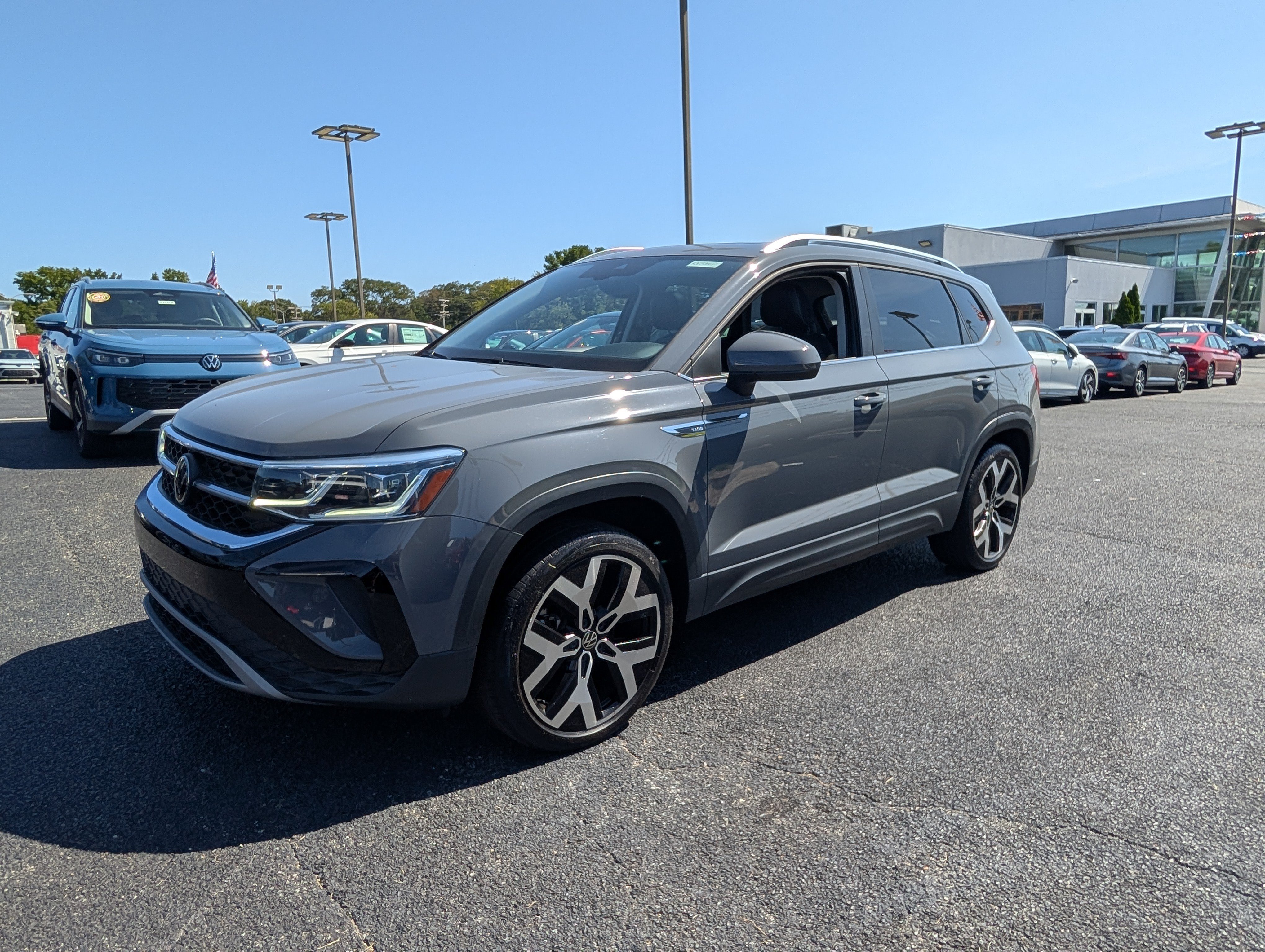 Used 2023 Volkswagen Taos SEL AWD/4WD image 5