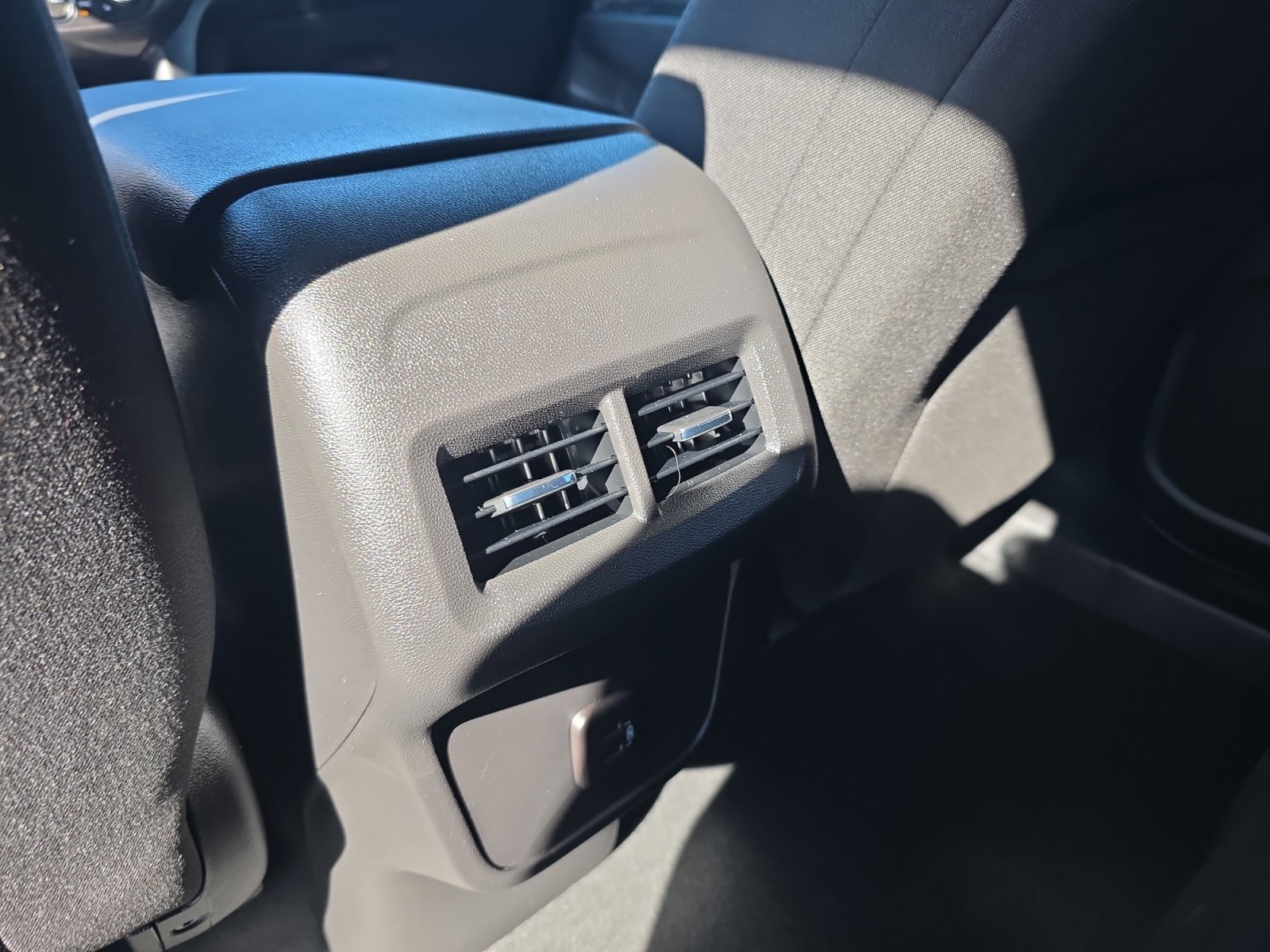 Used 2023 Chevrolet Equinox LT image 32