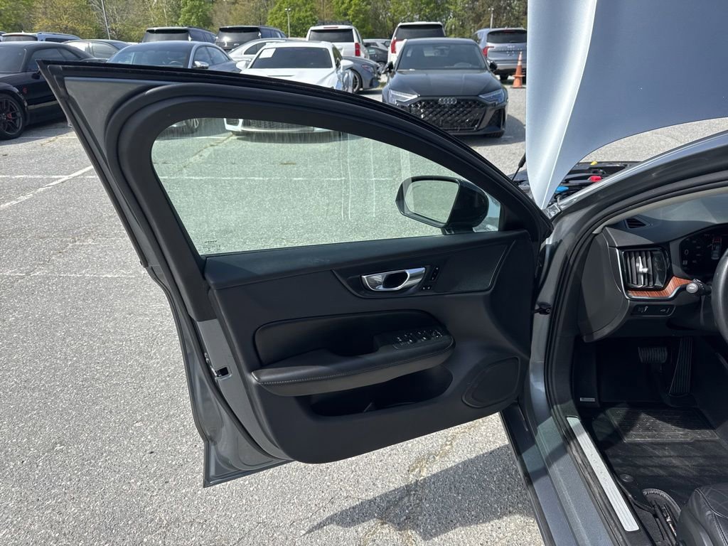 Used 2021 Volvo S60 T5 Momentum image 25