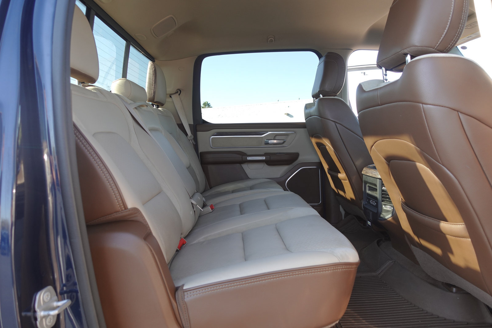 Used 2020 RAM 1500 Laramie AWD/4WD image 16