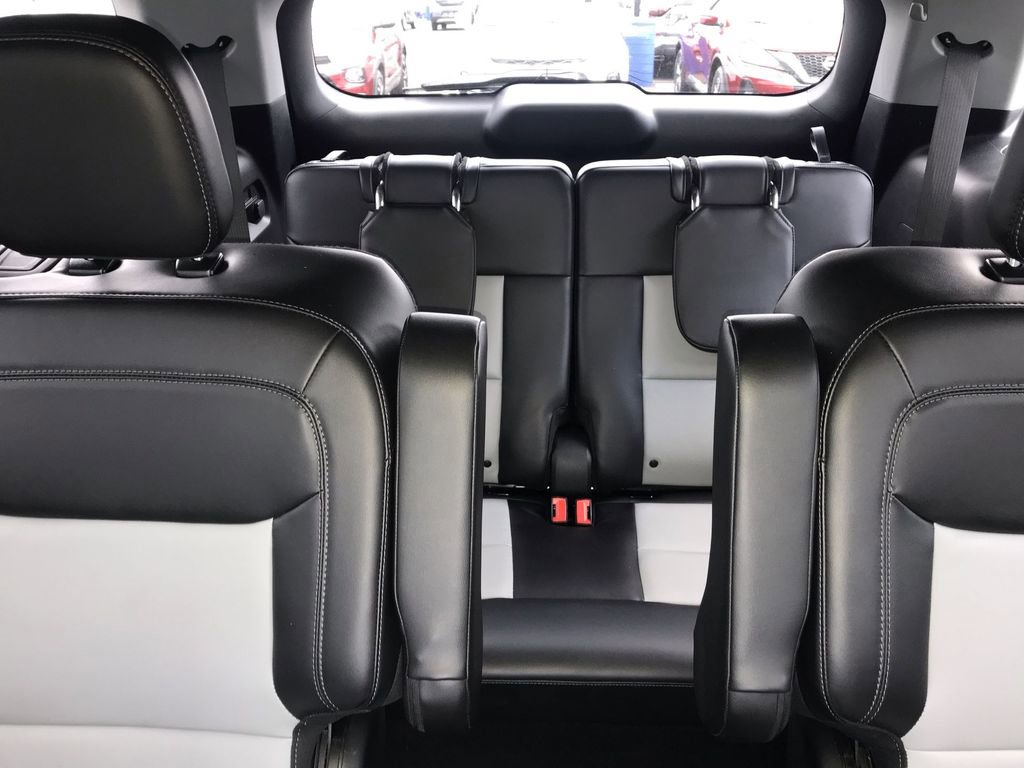 Used 2022 Ford Explorer XLT w/ Equipment Group 202A AWD/4WD image 23