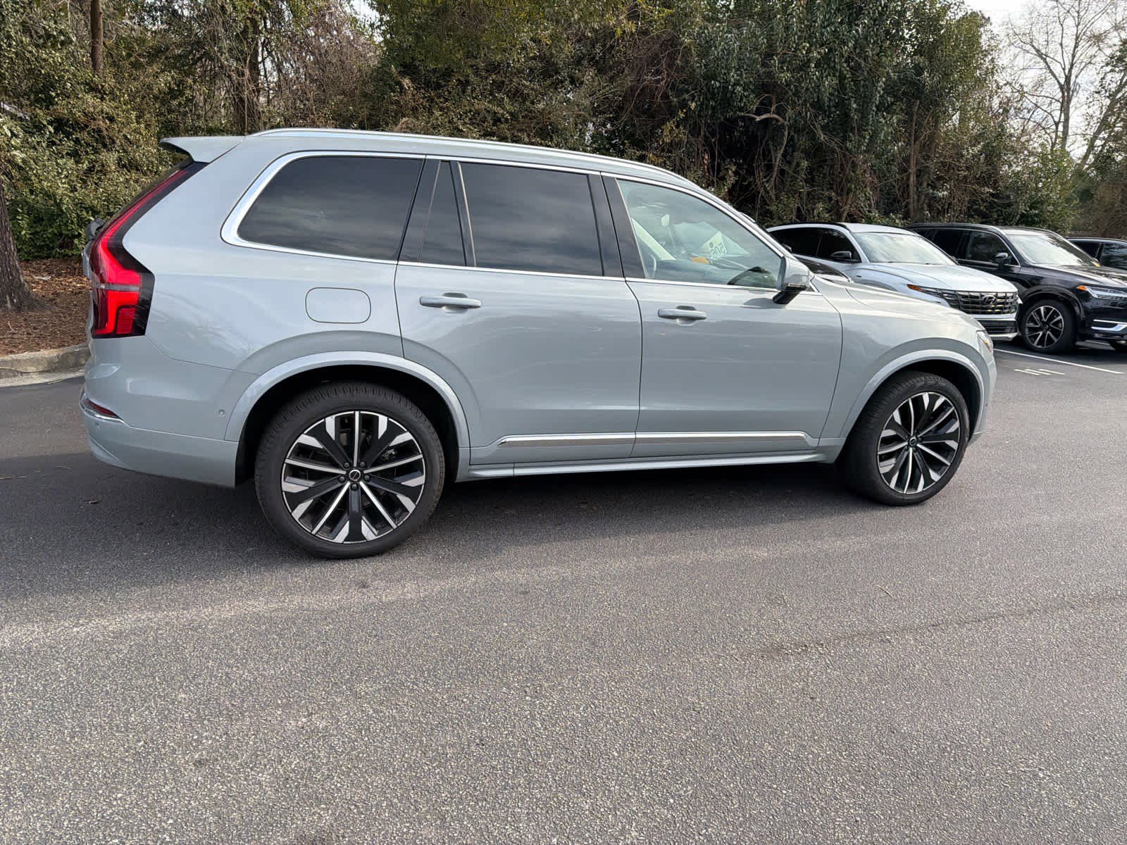 Certified 2025 Volvo XC90 B6 Plus image 52