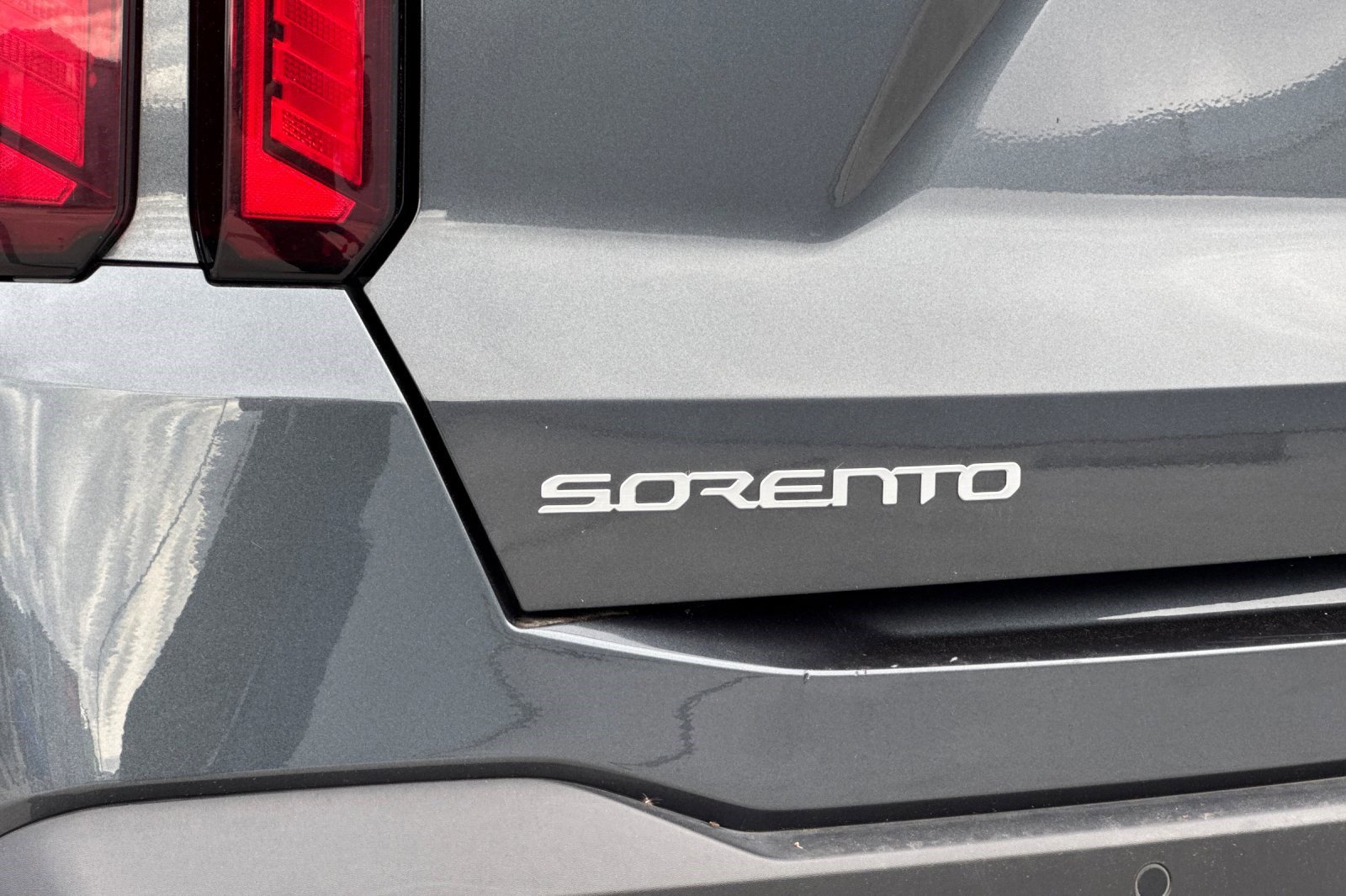 Used 2024 Kia Sorento S image 24
