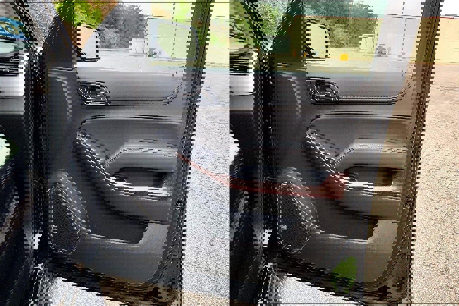 Used 2018 GMC Yukon XL SLT w/ Open Road Package AWD/4WD image 27