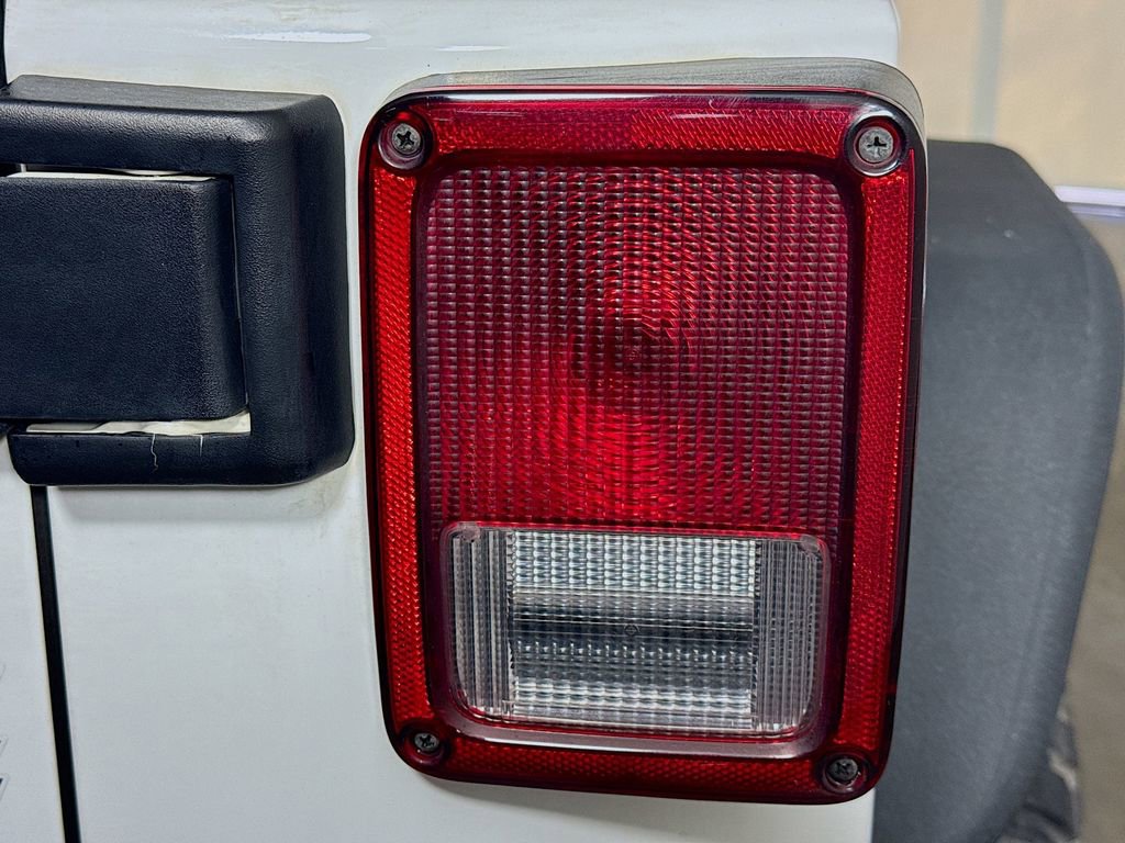 Used 2015 Jeep Wrangler Unlimited Willys image 30