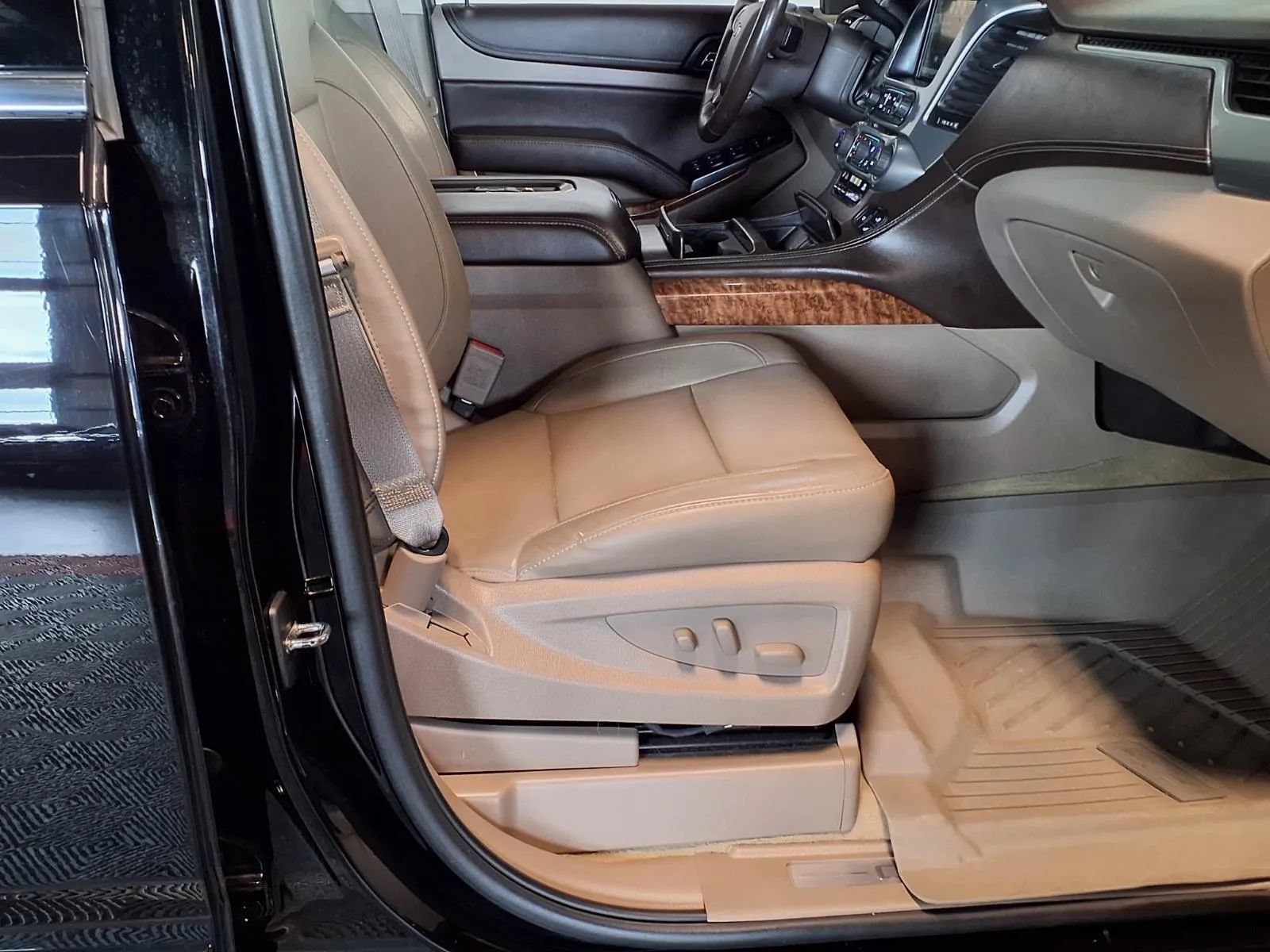 Used 2015 Chevrolet Tahoe LTZ w/ Max Trailering Package AWD/4WD image 15