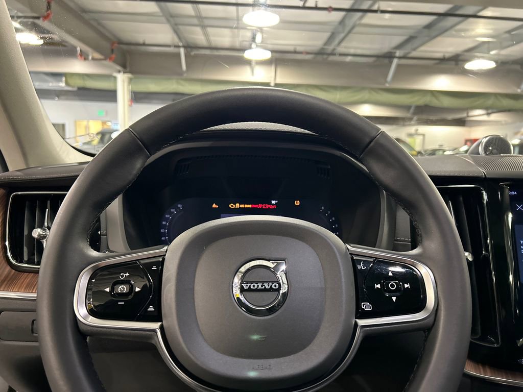Used 2023 Volvo XC60 B5 Ultimate w/ Climate Package AWD/4WD image 12