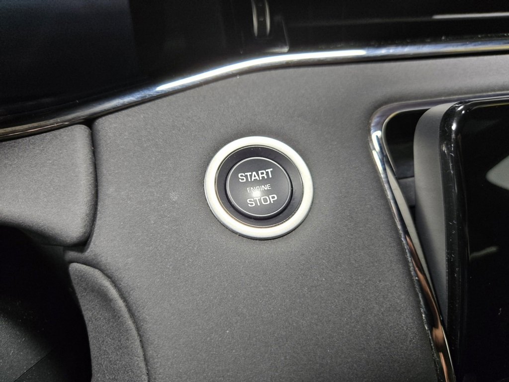 Used 2023 Land Rover Range Rover Evoque R-Dynamic SE image 19