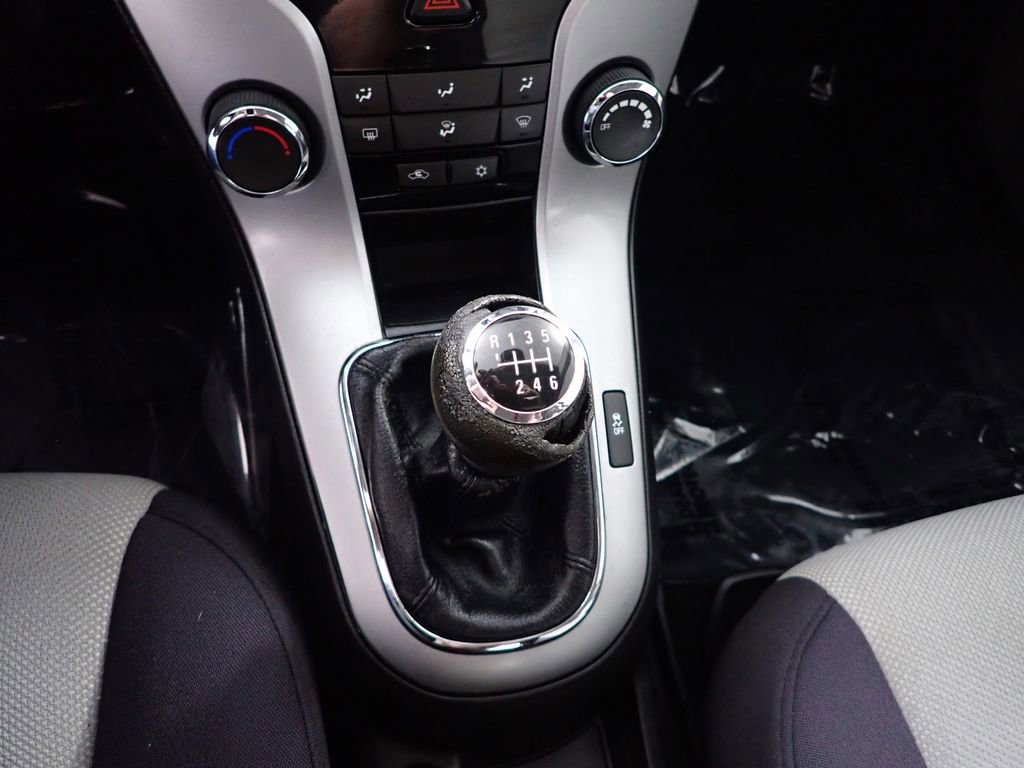 Used 2013 Chevrolet Cruze LS image 3