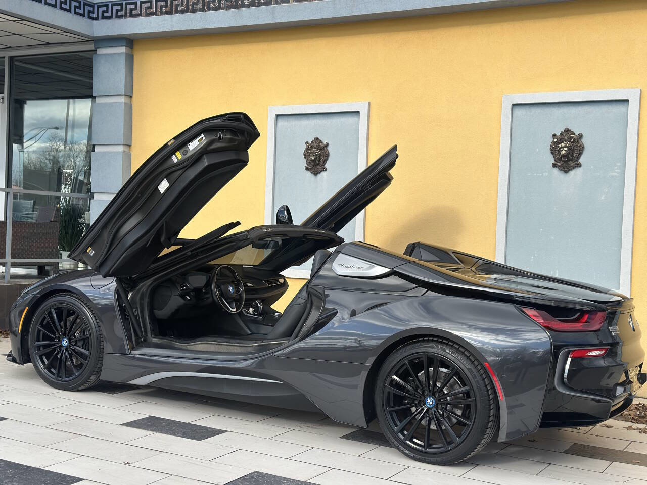 Used 2019 BMW i8 Roadster AWD/4WD image 1