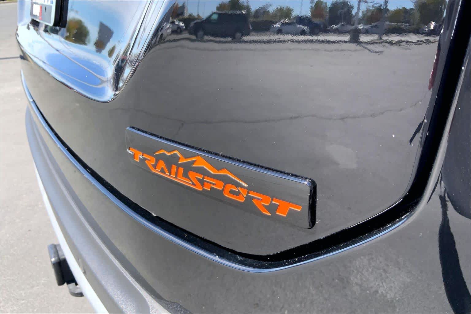 Used 2025 Honda Pilot TrailSport image 9