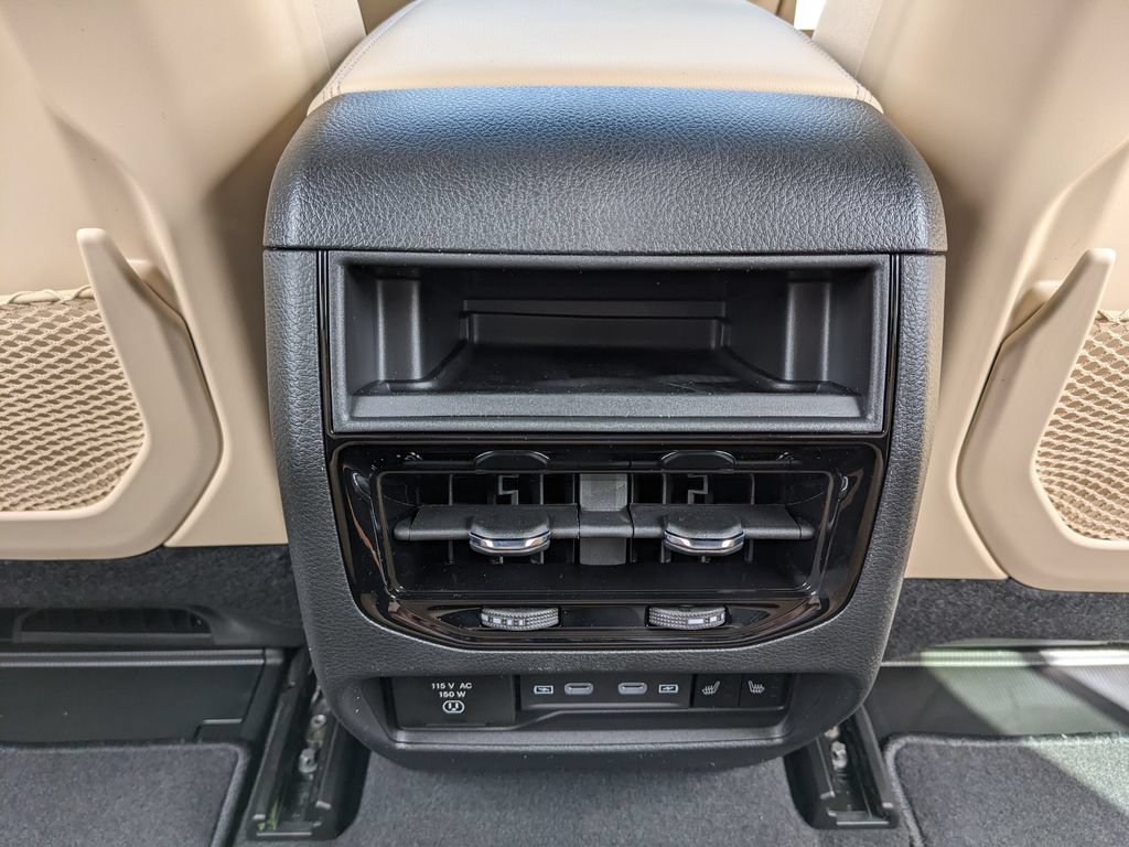 New 2026 Jeep Grand Cherokee Limited RWD image 39