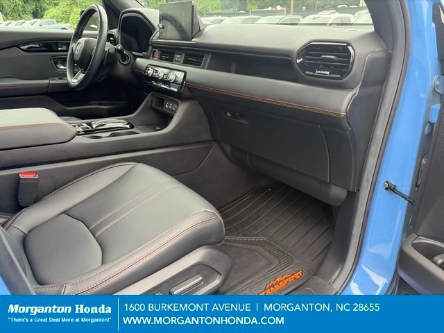 Used 2025 Honda Pilot TrailSport image 38