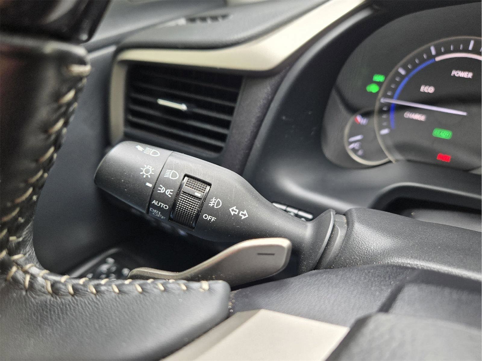 Used 2022 Lexus RX 450h AWD w/ Luxury Package image 18