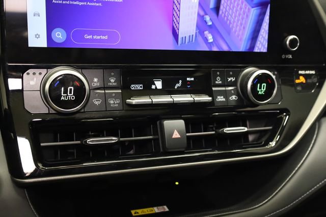 Used 2024 Toyota Highlander XLE image 18