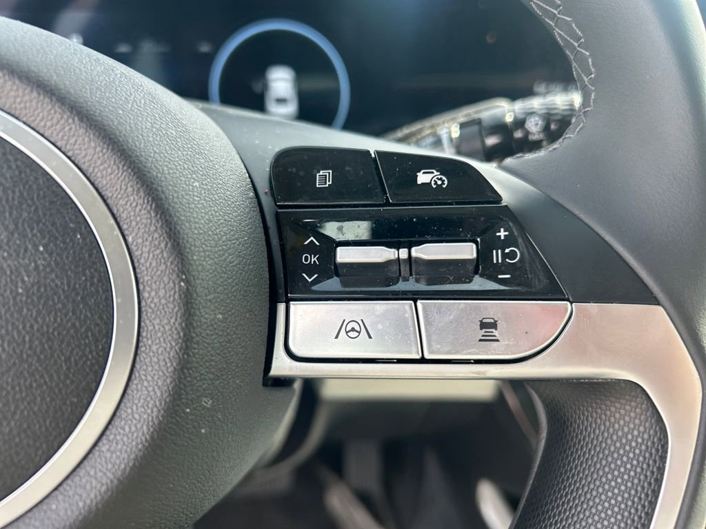 Used 2025 Hyundai Elantra Limited image 15