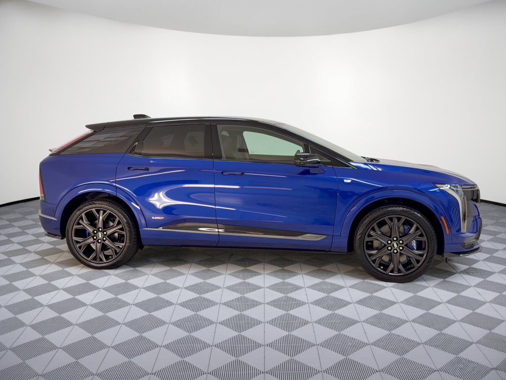 New 2027 Cadillac Optiq V w/ Deep Ocean Design Edition AWD/4WD image 8