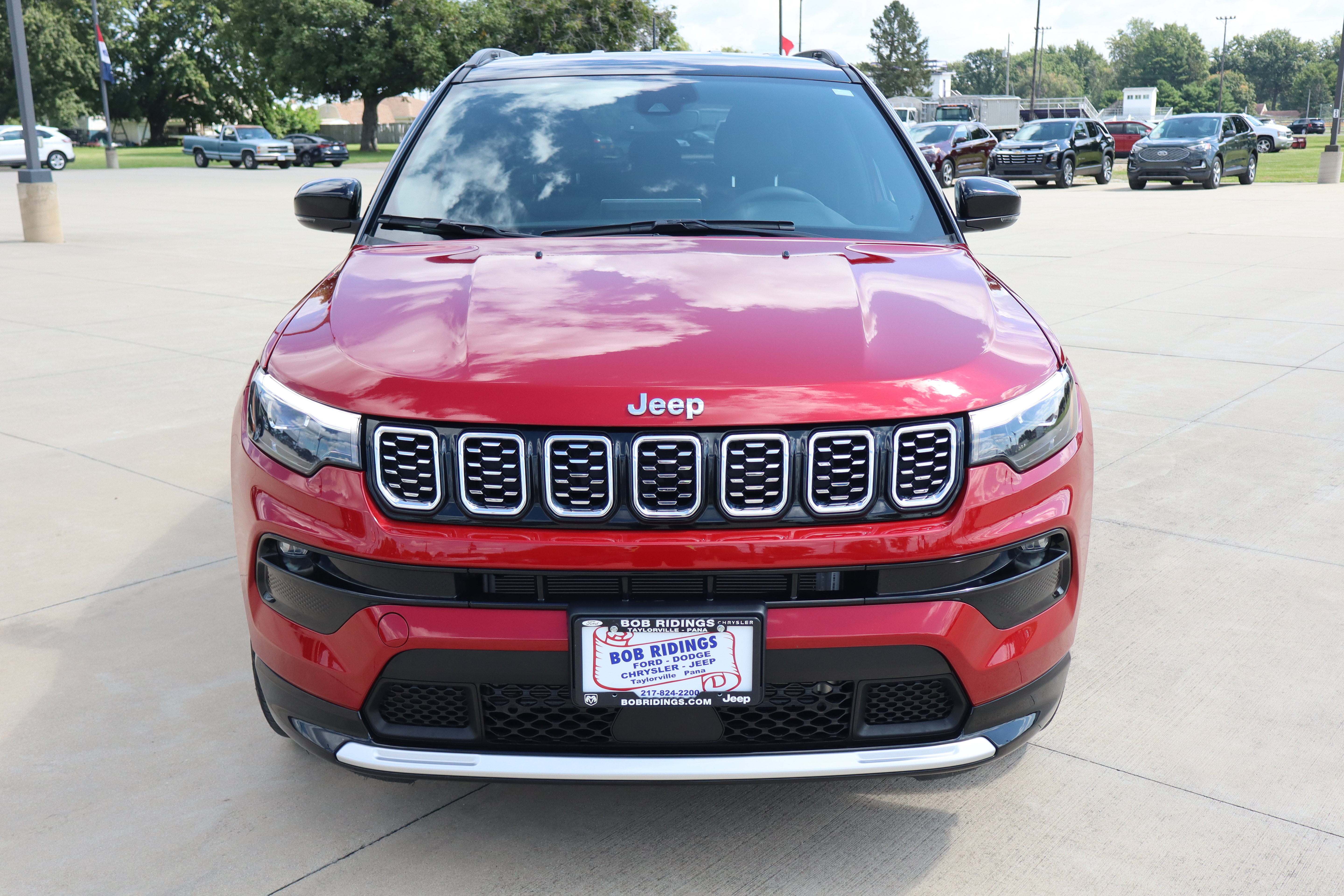 Used 2025 Jeep Compass Limited w/ Elite Group AWD/4WD image 2