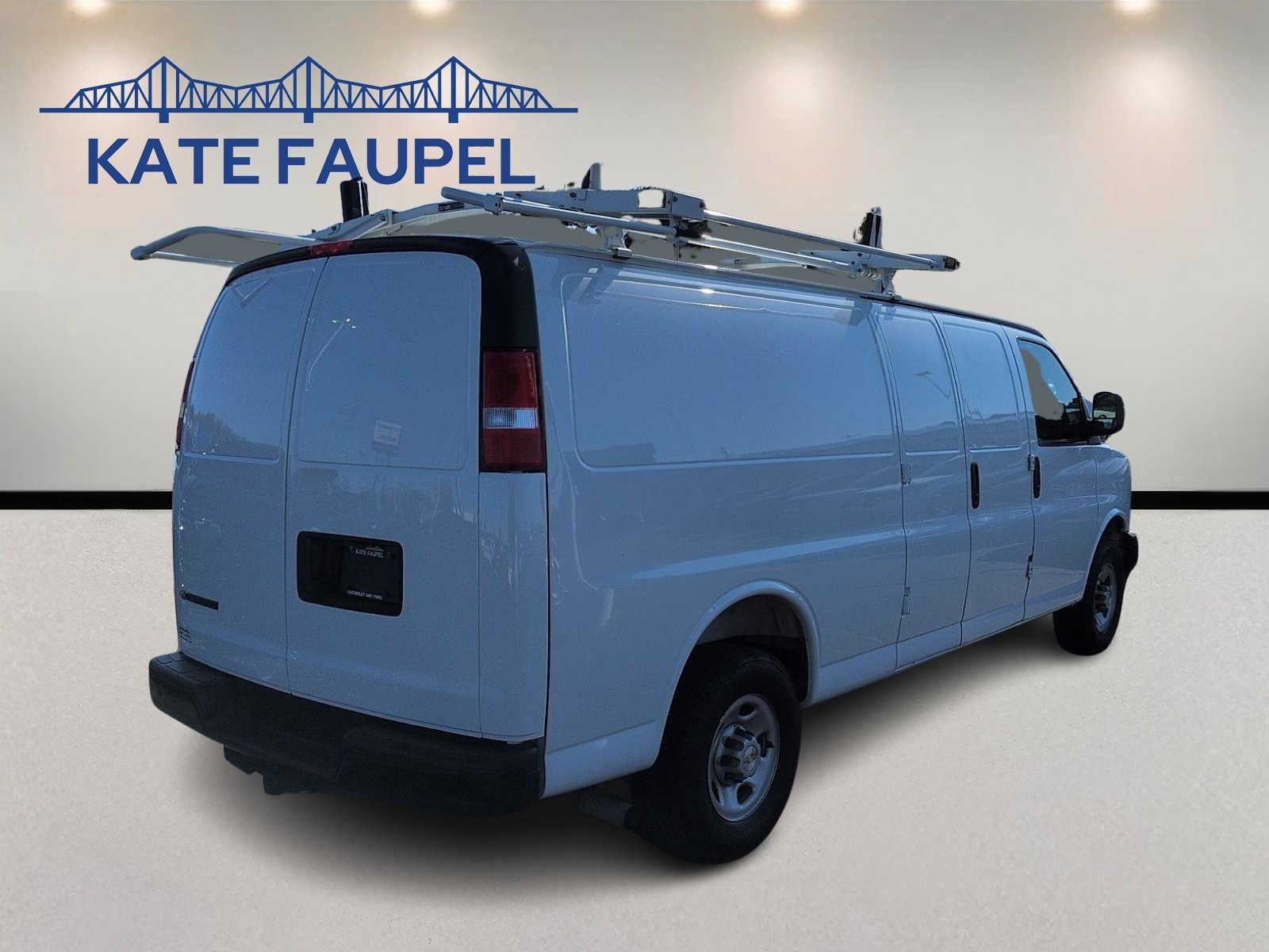 Used 2025 Chevrolet Express 3500 Extended w/ Driver Convenience Package RWD image 7