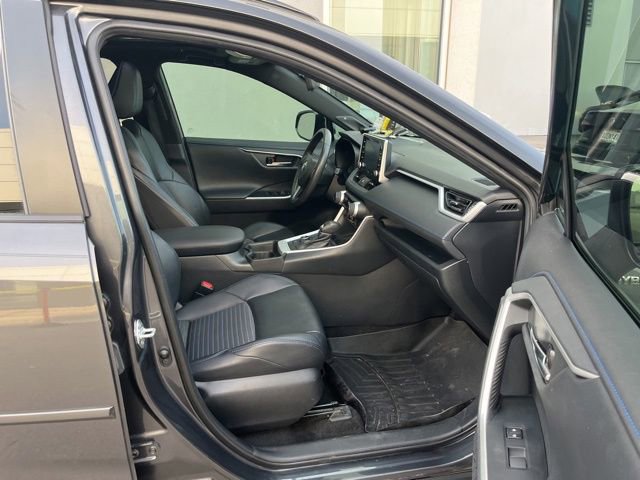 Used 2020 Toyota RAV4 XSE image 32