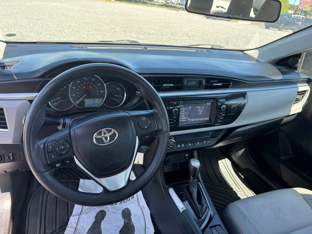 Used 2015 Toyota Corolla LE FWD image 10